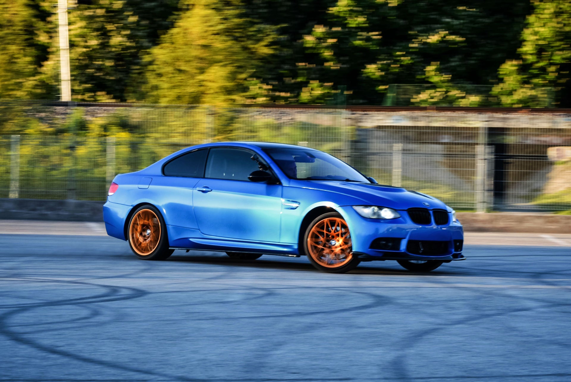 Load video: Urban racing 335i project made by alternating the original body kits into a shiny blue x orange theme BMW. Racing in the heart of Estonia - Tallinn.
